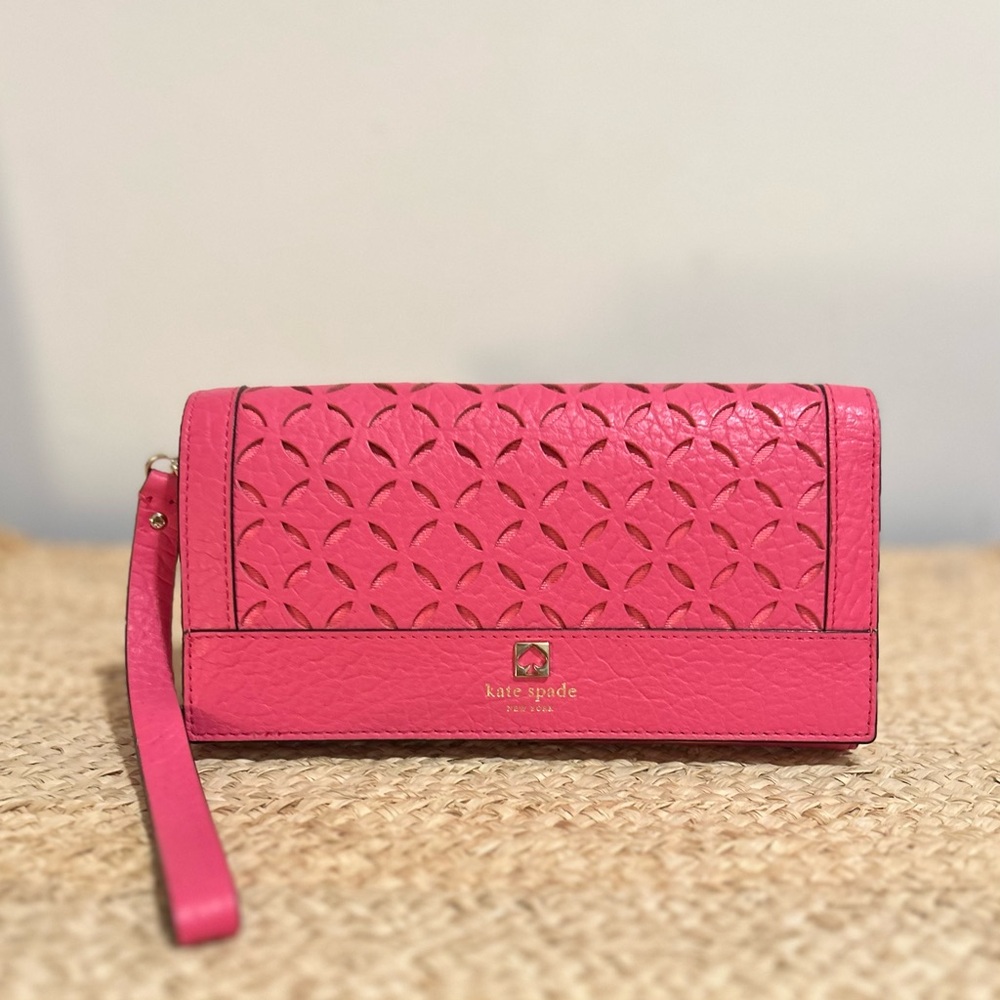 Kate Spade: “Perri Lane” pink wristlet wallet with cut-out design